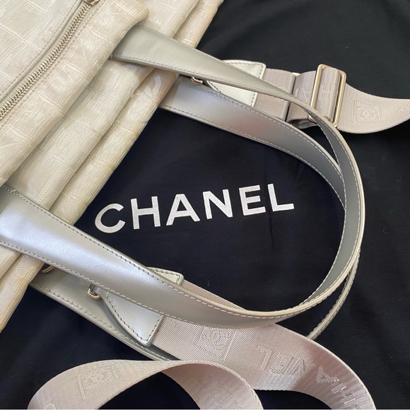 🆕Chanel CC XL Two Way New Travel line w/ Pouch attached😍 - Picture 14 of 15